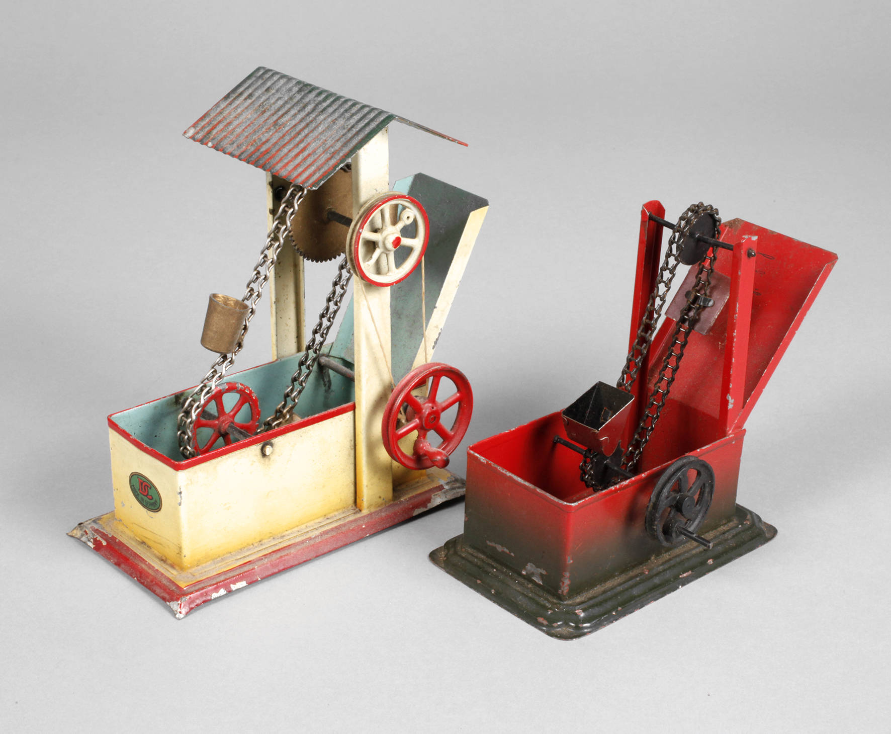 Zwei Antriebsmodelle als Kettenbagger