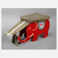 Hocker aus einem Schuhsalon111