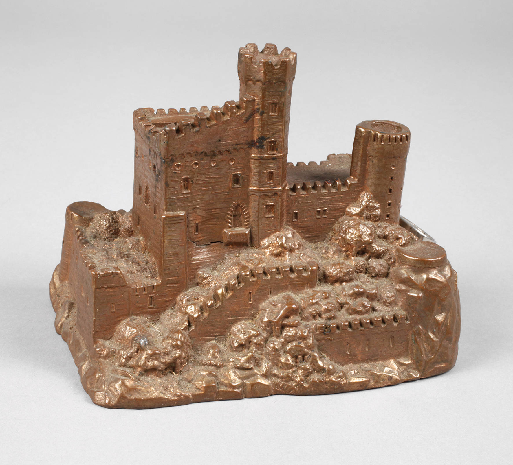 Spardose als Burganlage