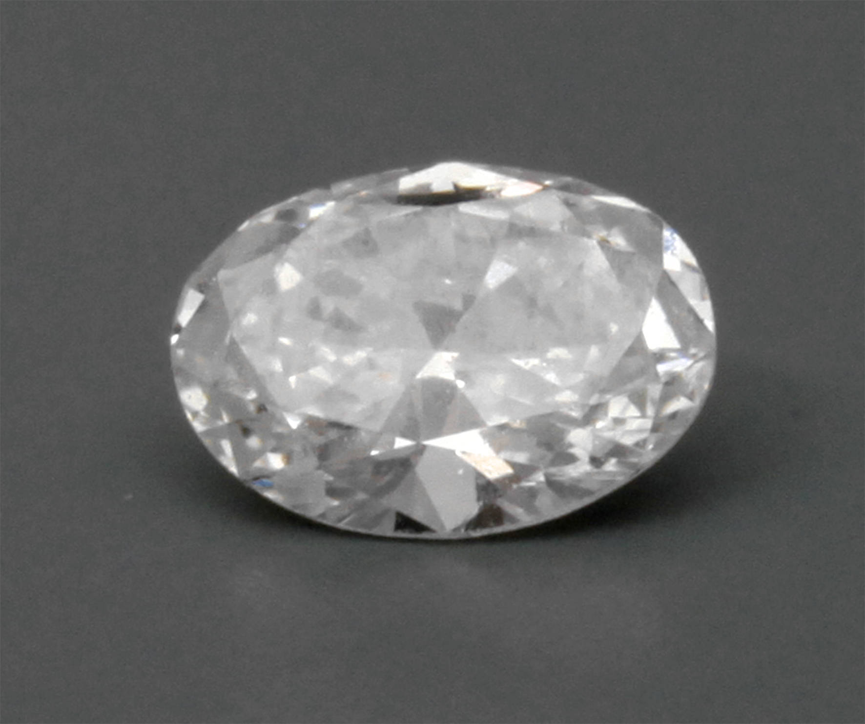 Oval geschliffener Diamant