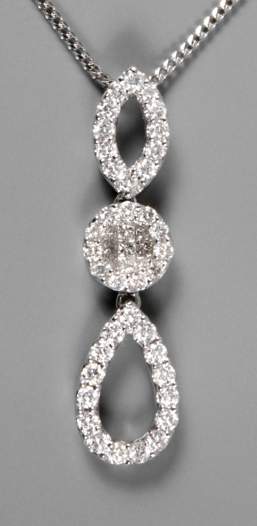 Brillantanhänger mit Kette
