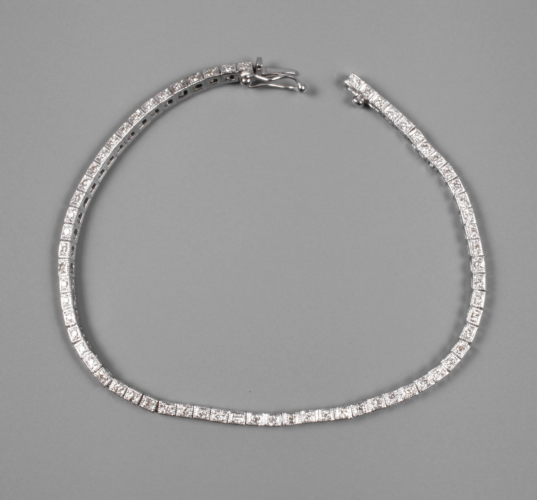 Tennisarmband mit Brillantbesatz