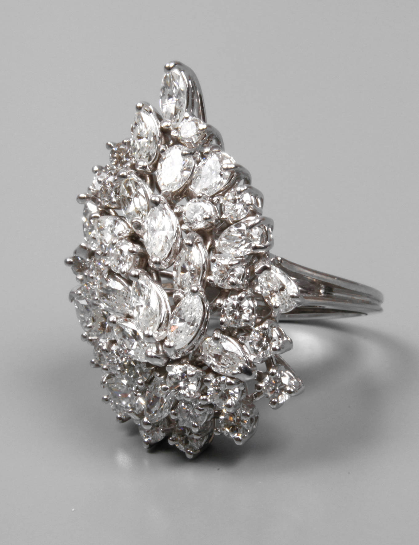 Cocktailring mit Diamanten und Brillanten ca. 4,5 ct