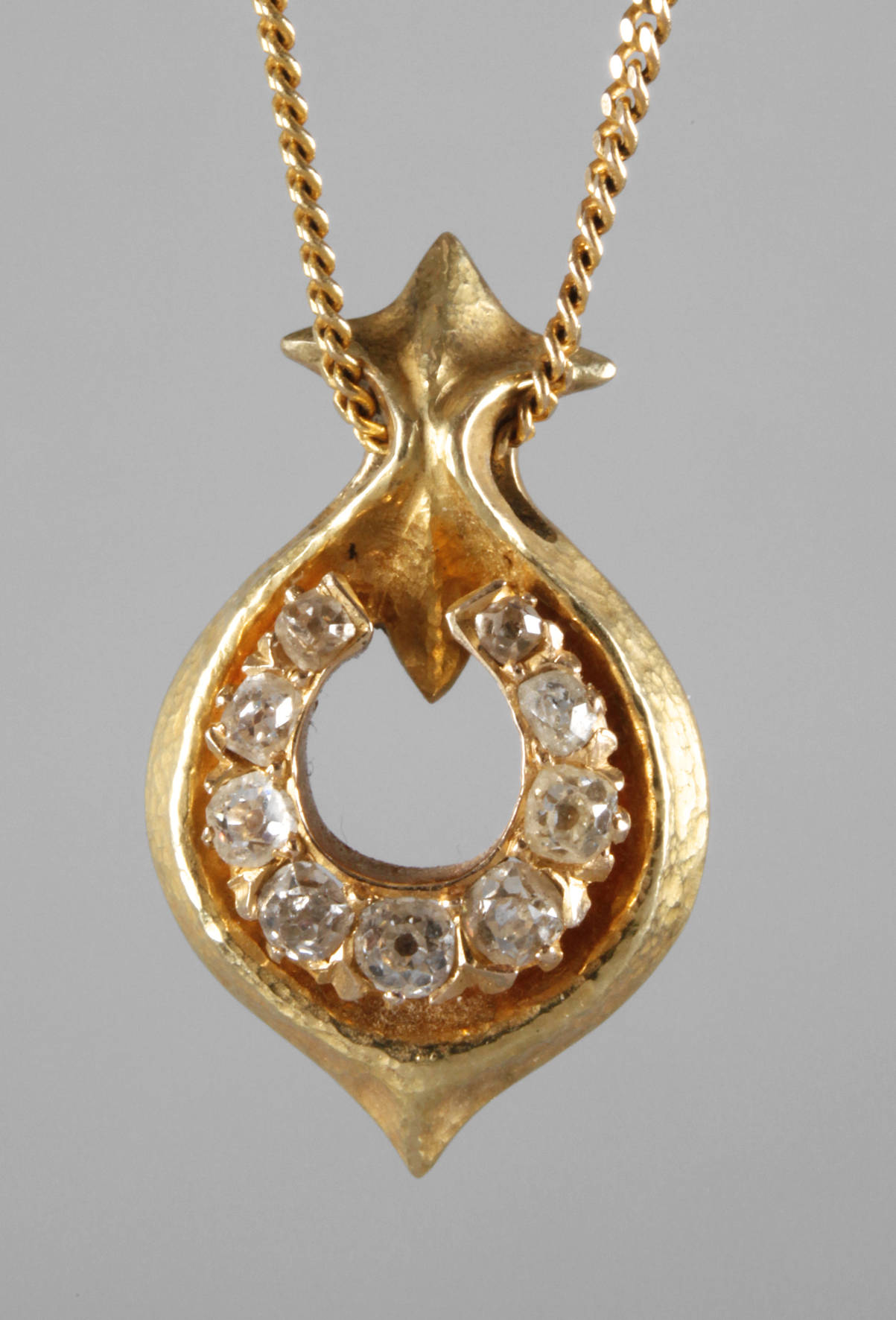 Brillantanhänger mit Kette