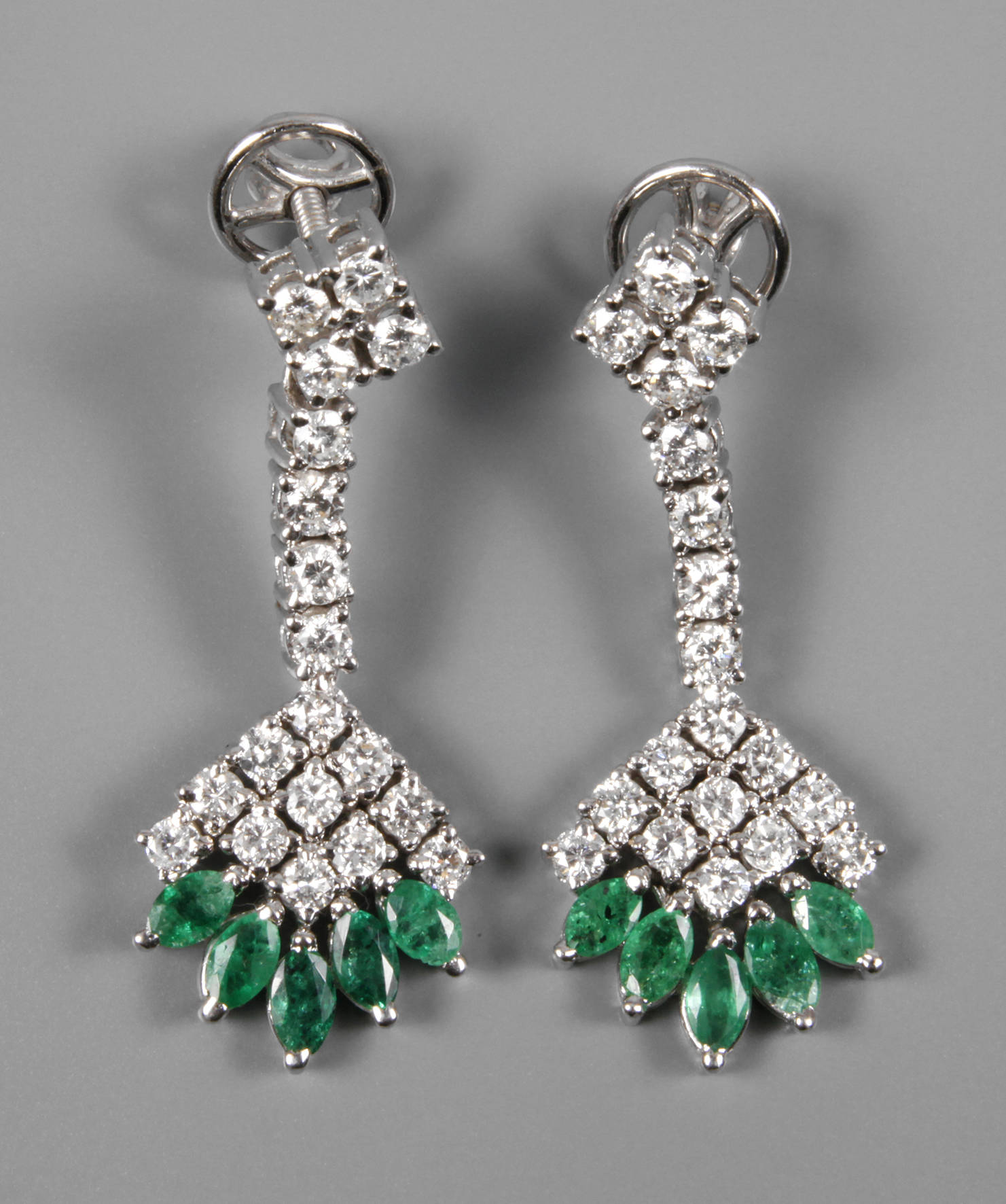 Paar Ohrhänger Smaragd mit Brillanten