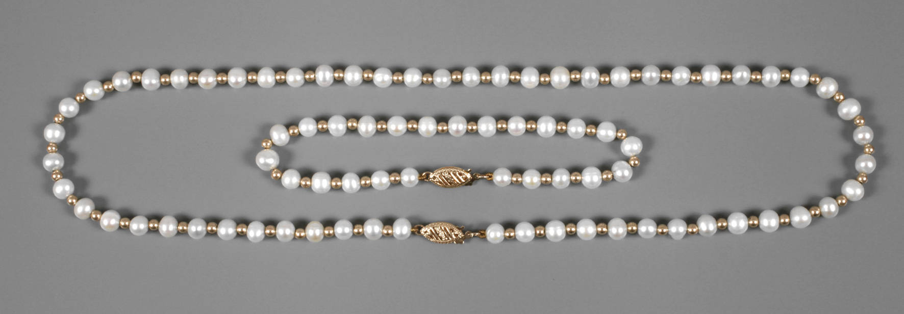 Perlenkette und Armband