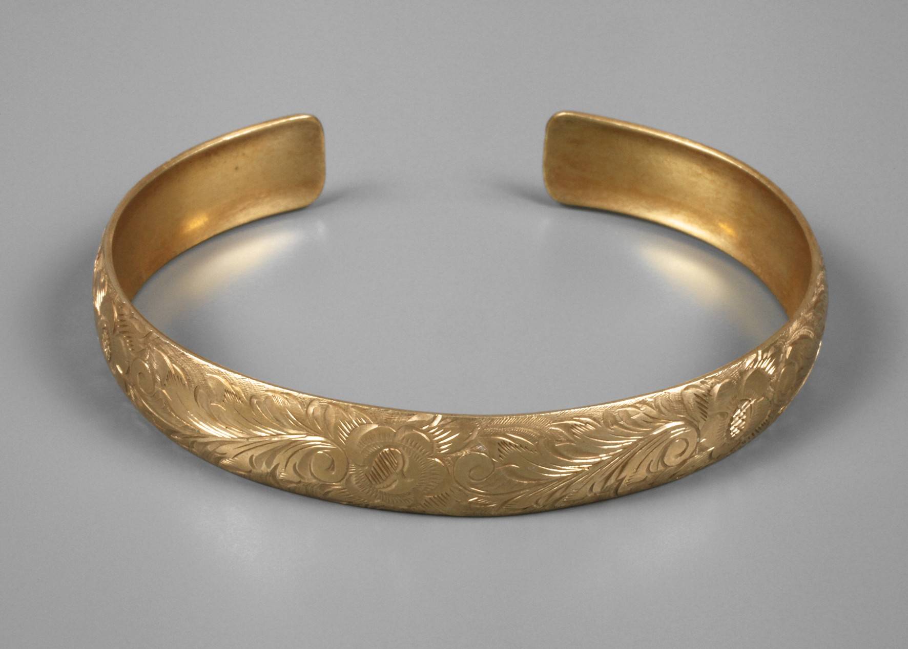 Gravierte Goldarmspange