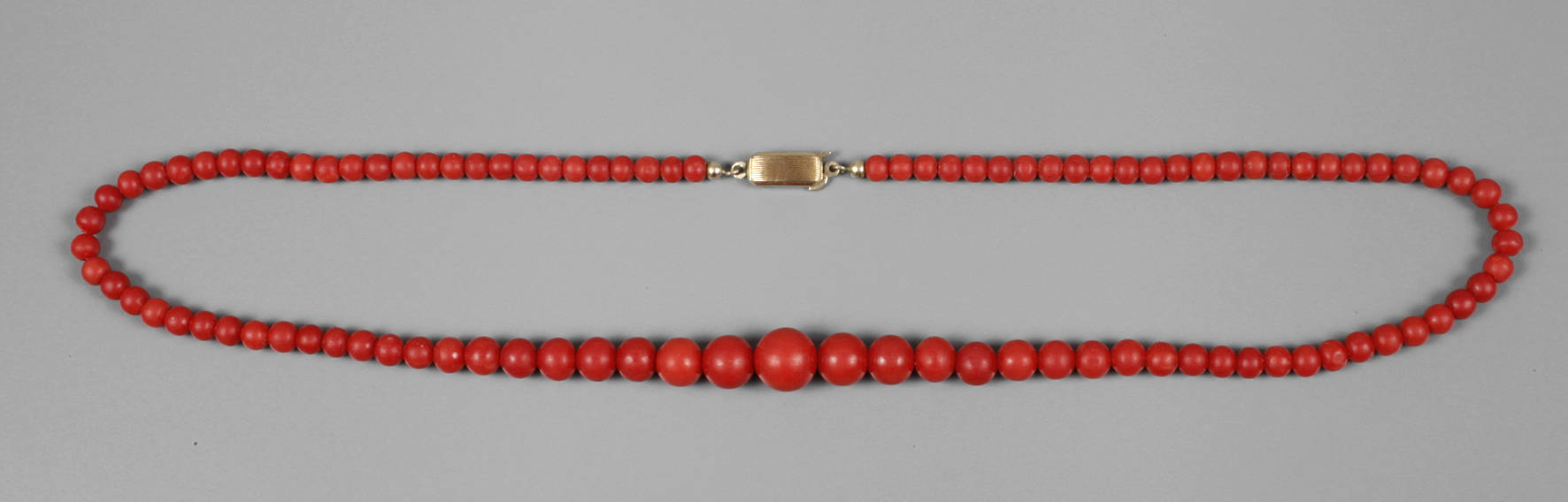 Feine Sardegnakorallenkette