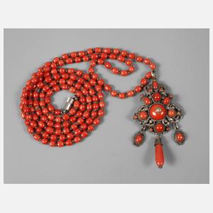 Kette mit Anhänger Koralle