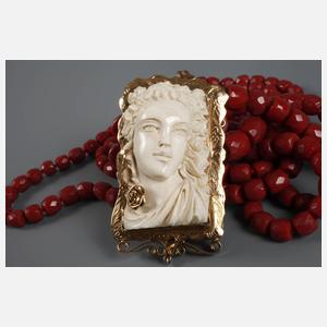 Übergroßes Collier mit Camée