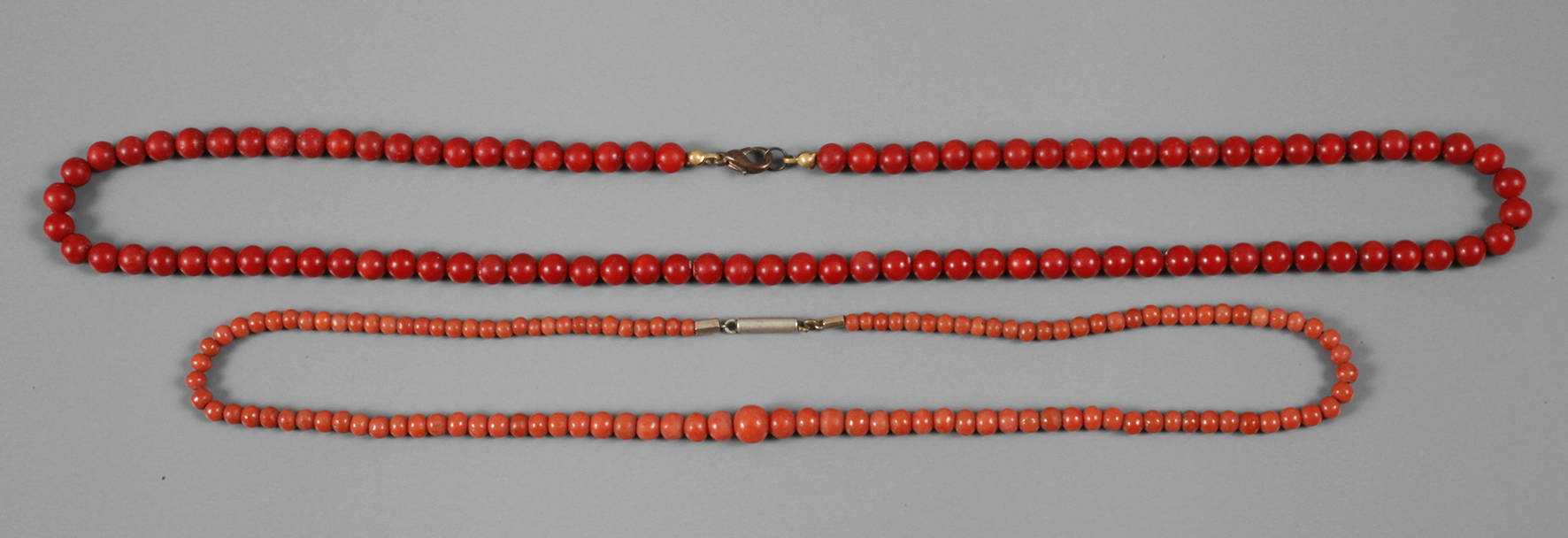 Zwei Korallenketten