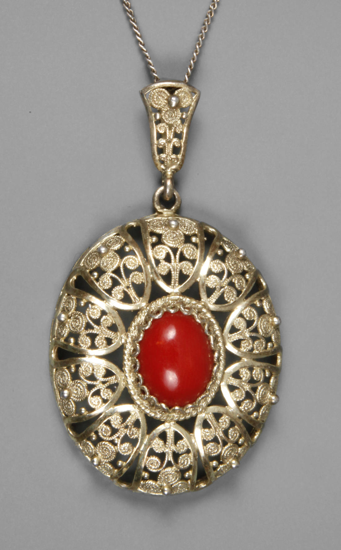 Anhänger Filigranarbeit mit Koralle