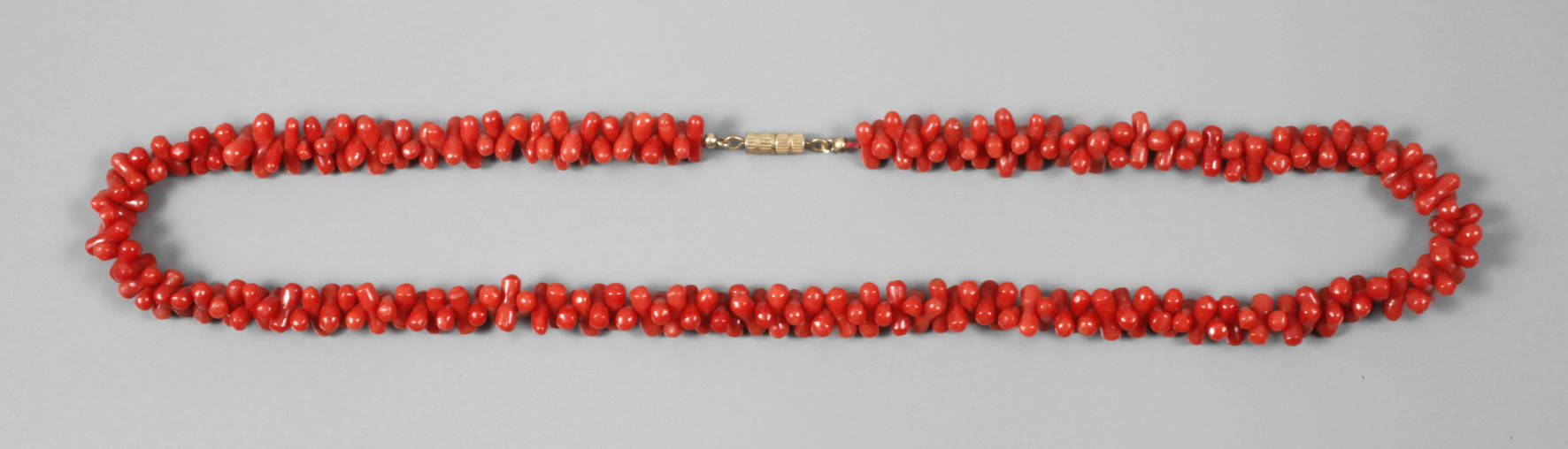 Kette mit Korallenknochen