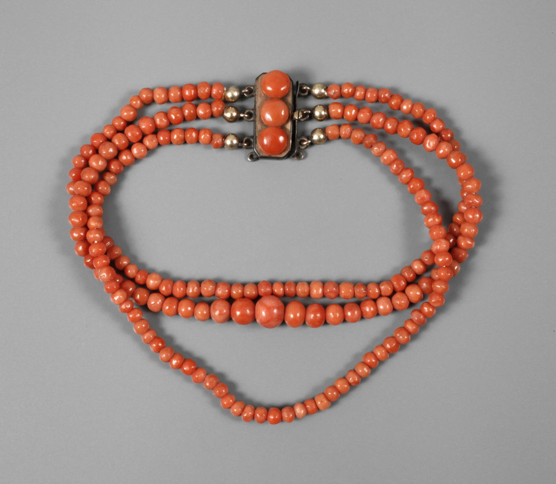 Armband Koralle 3-reihig