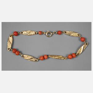Goldarmband mit Korallen