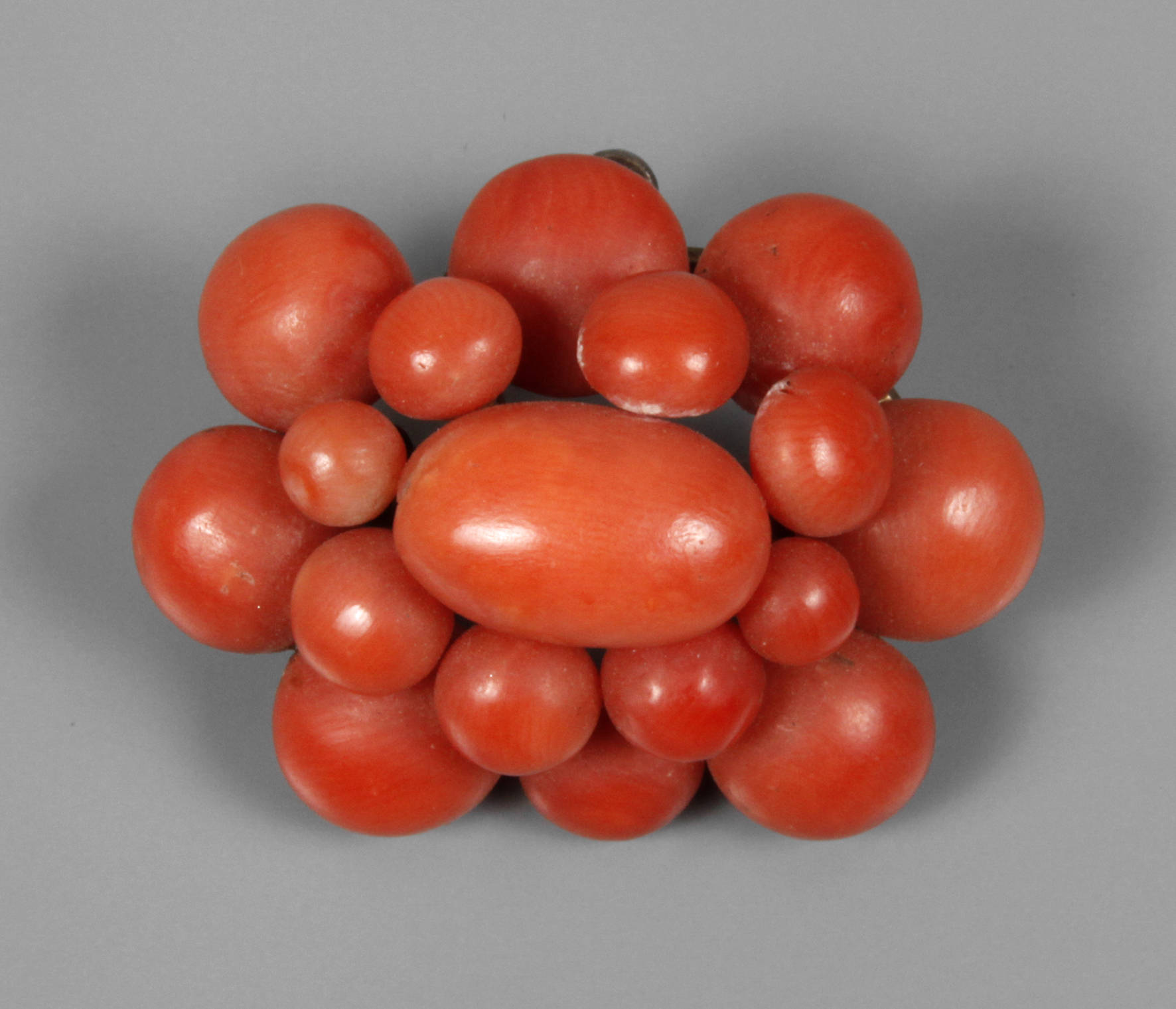 Korallenbrosche Biedermeier