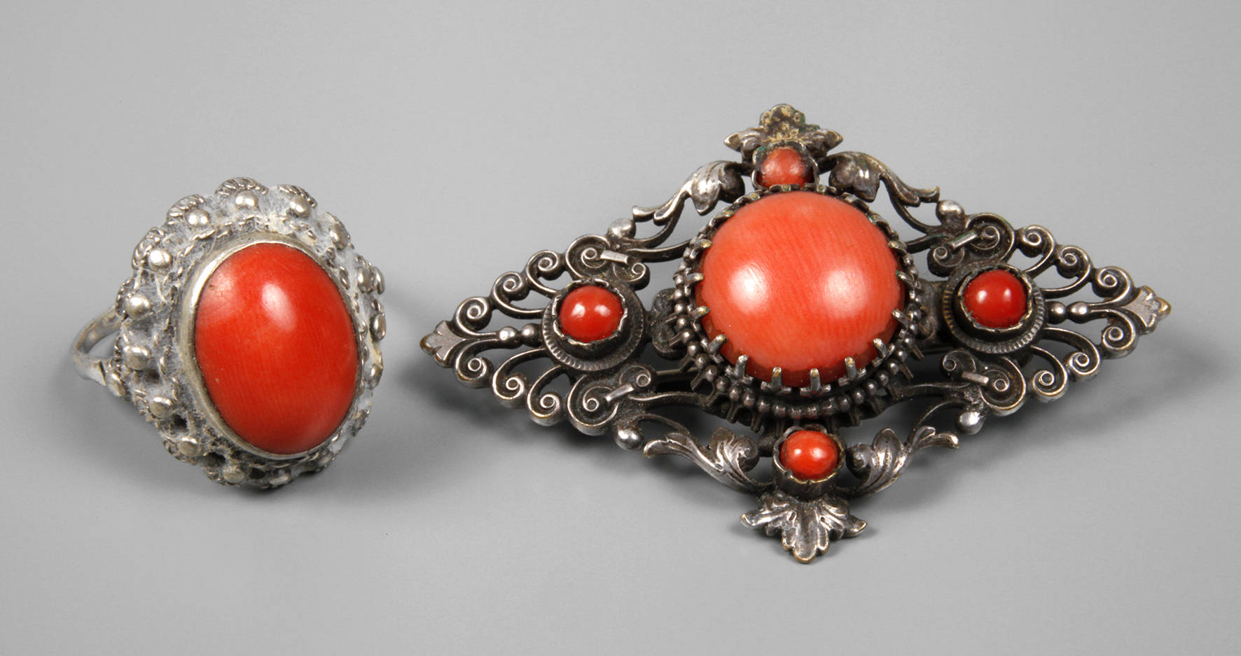 Ring und Brosche Koralle
