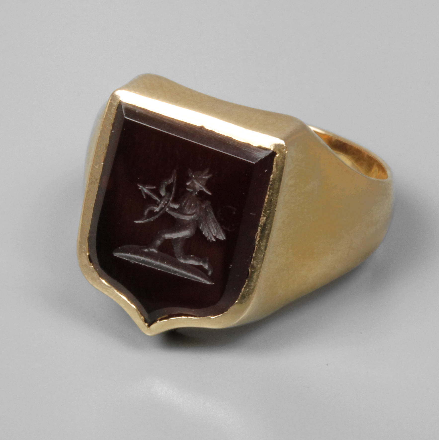Goldring mit Karneolwappen