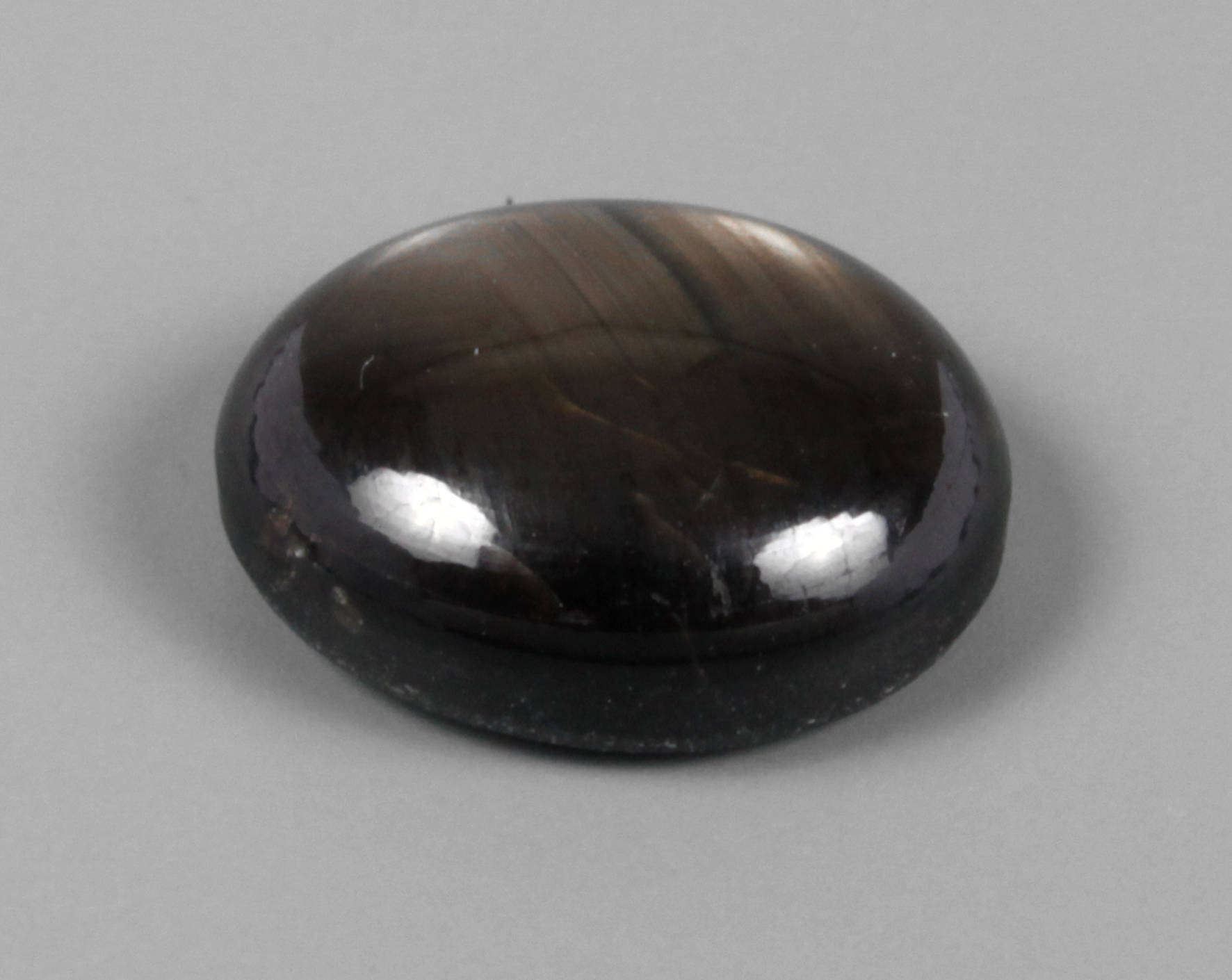 Schwarzer Sternsaphir von 5,61 ct