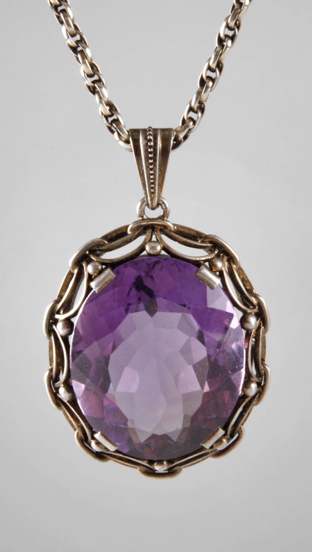 Amethystanhänger mit Kette