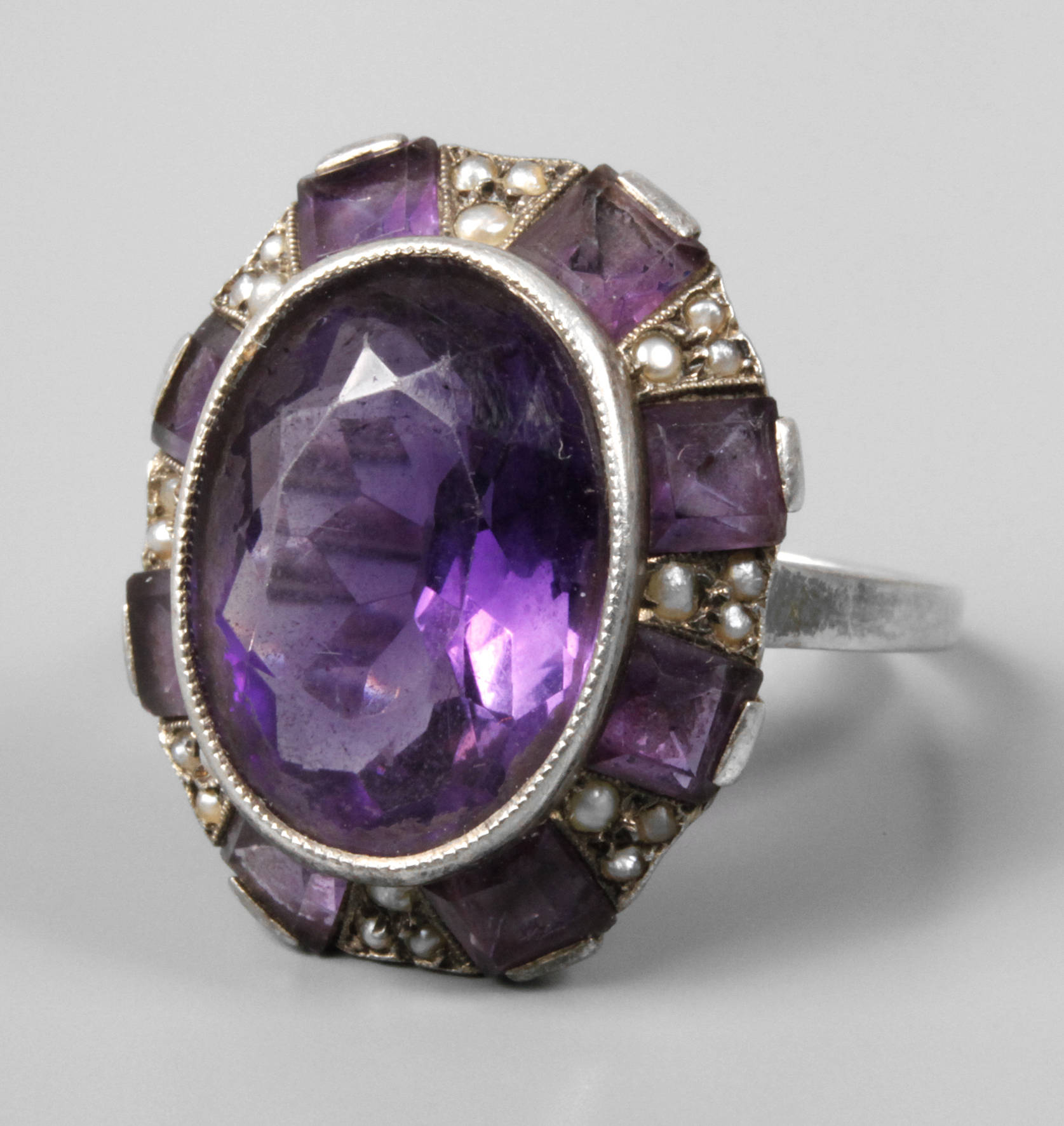 Damenring mit Amethyst und Perlen