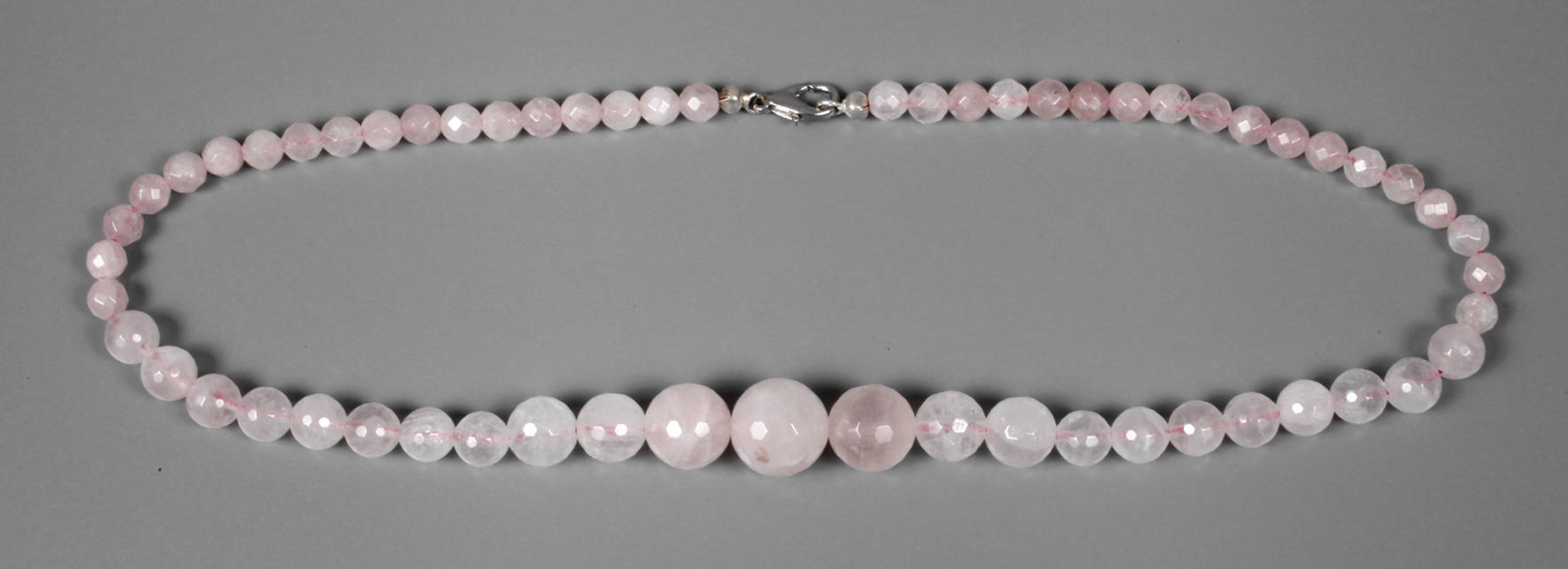 Collier aus facettierten Rosenquarz