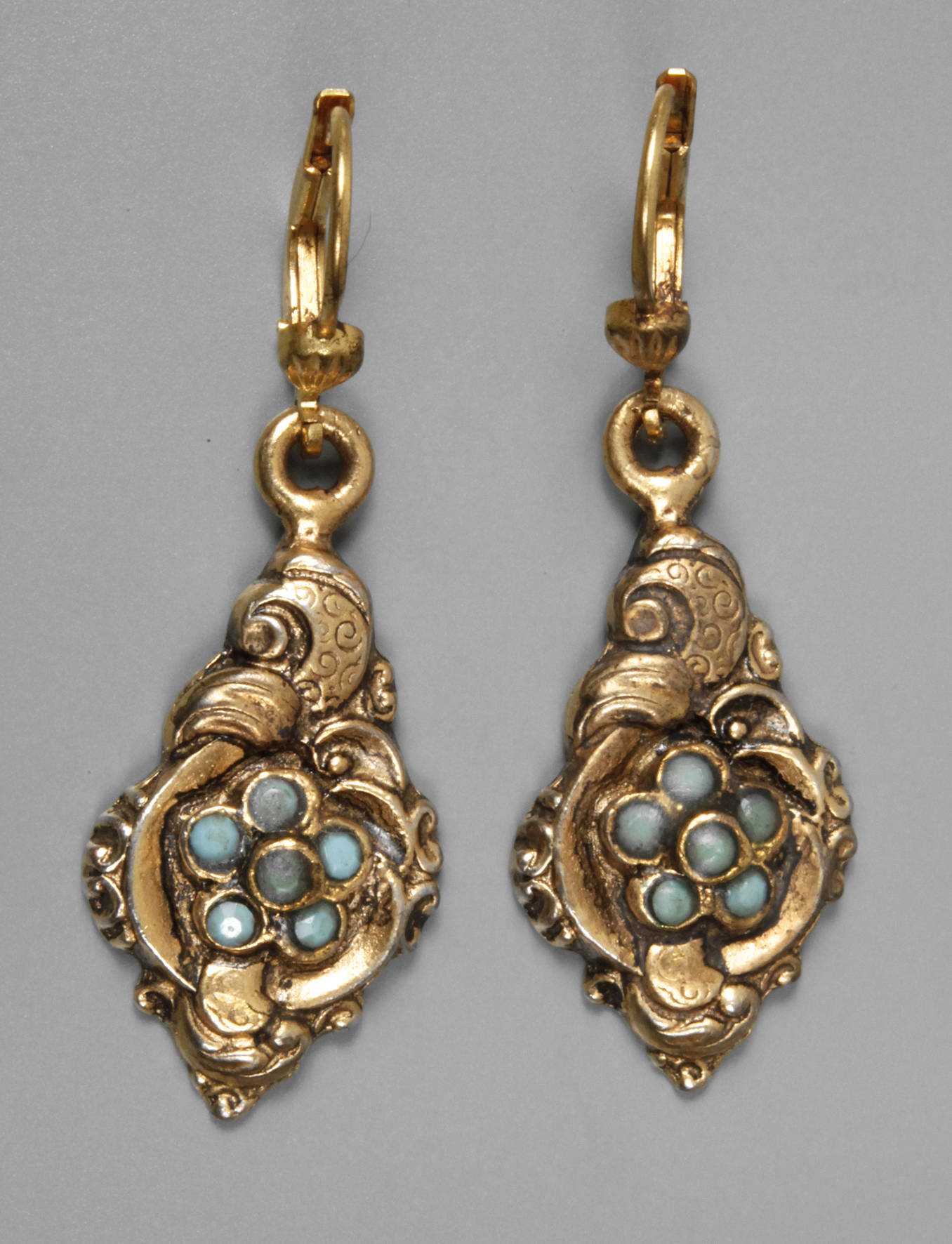 Paar Ohrhänger mit Türkisen