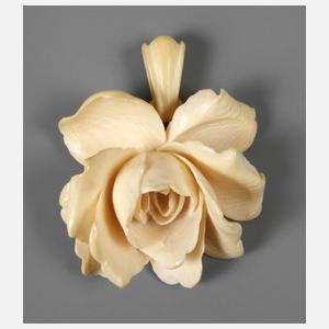 Feiner Elfenbeinanhänger als Rose