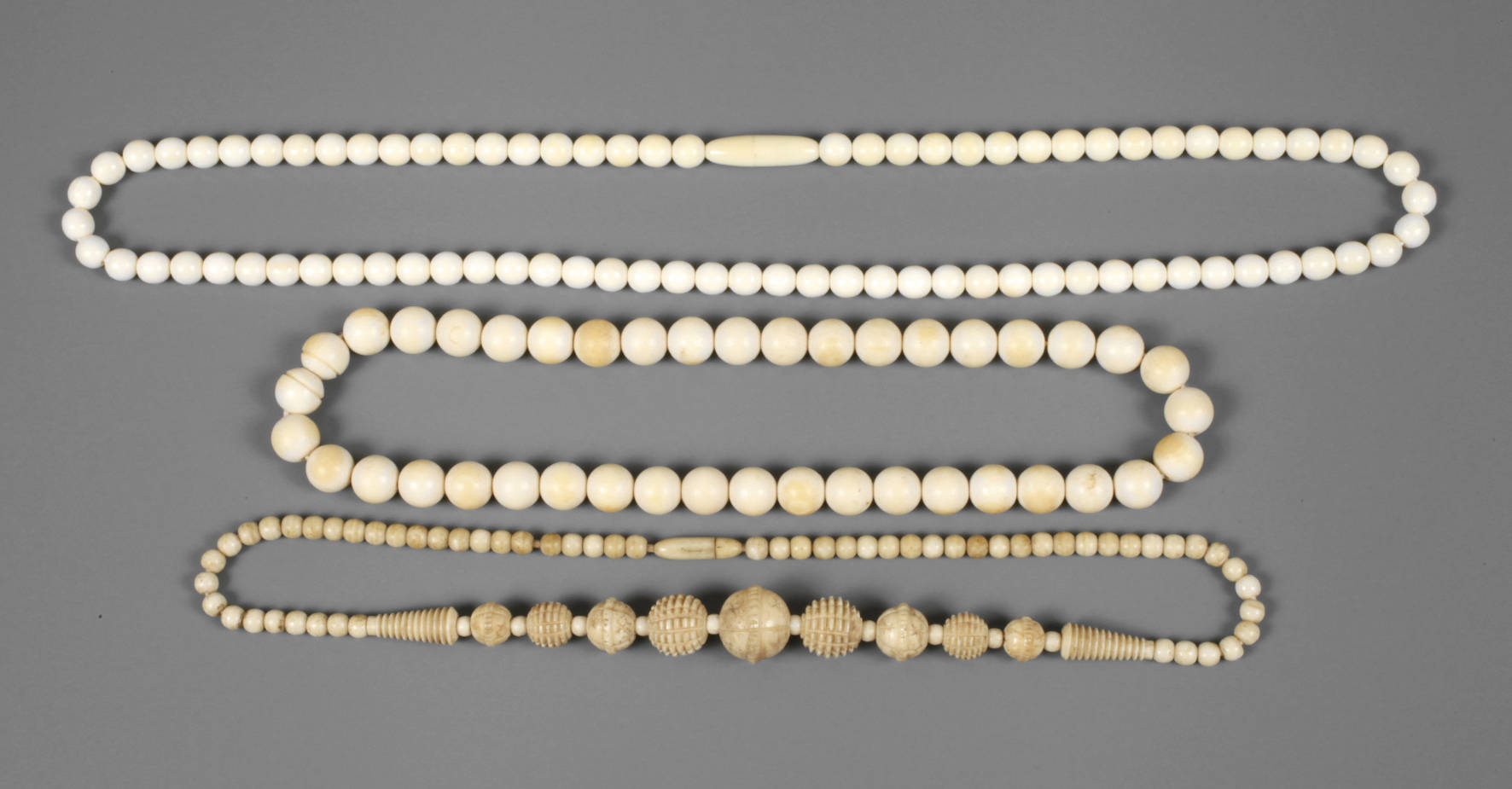 Drei Elfenbeinketten