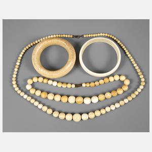 Vier Teile Elfenbein um 1900