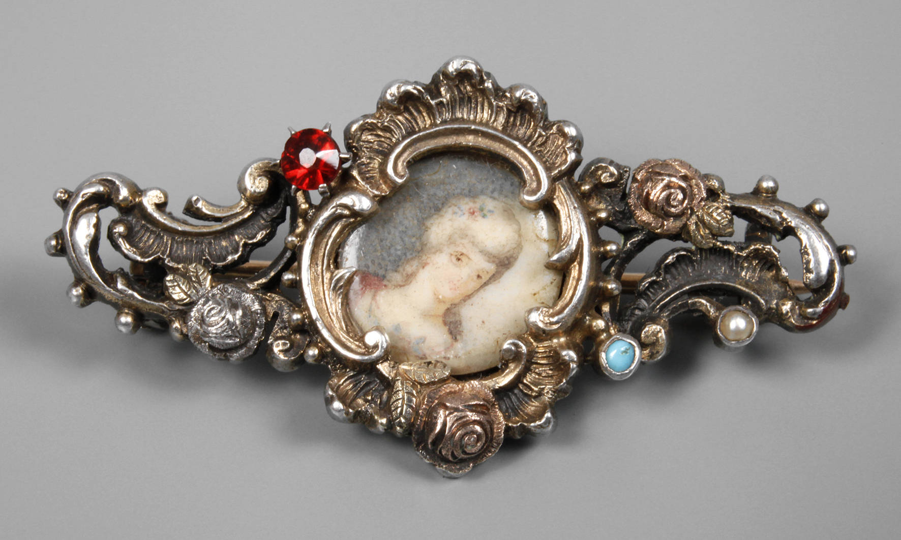Historismusbrosche mit Miniatur