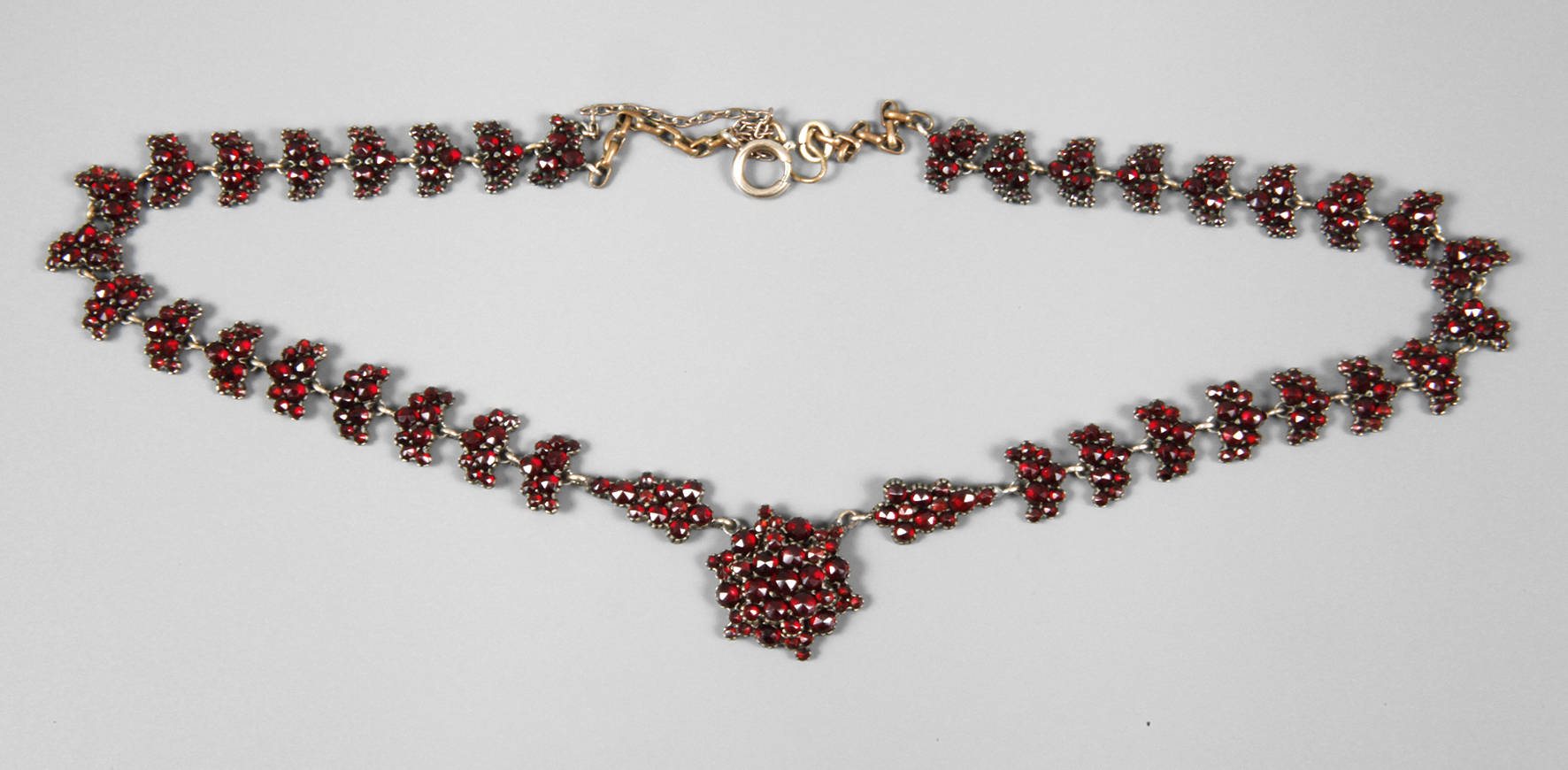 Granatcollier