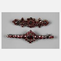 Zwei Granatbroschen111