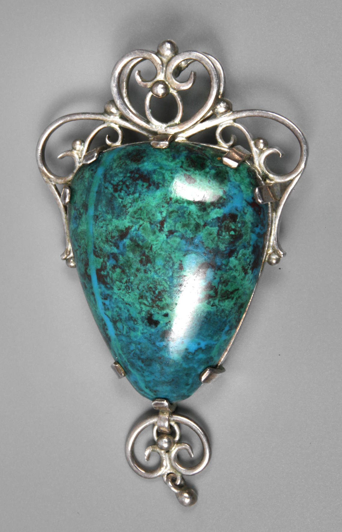 Brosche mit Chrysokoll