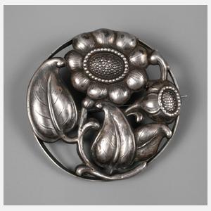 Silberbrosche mit Blütendekor