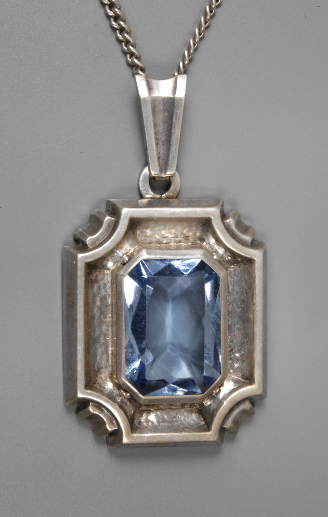 Silberanhänger mit Kette