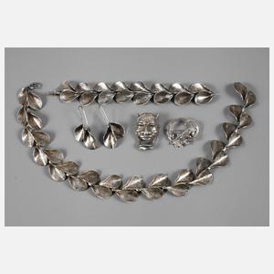 Schmuckset Silber und zwei Broschen