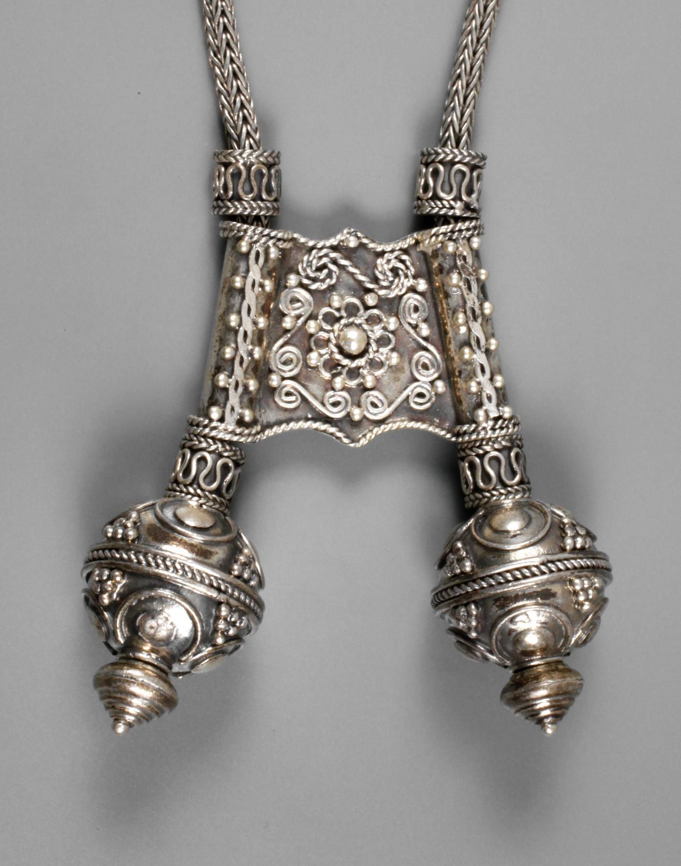 Schweres Silbercollier