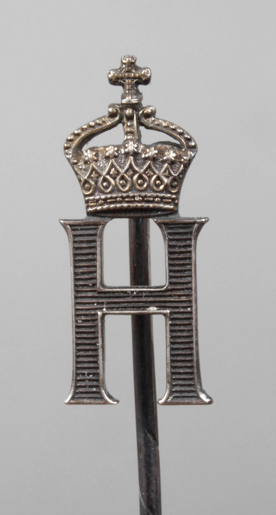 Reversnadel ”H mit Krone” Silber im orig. Etui