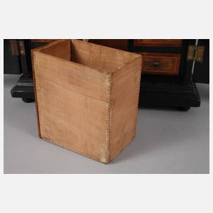 Kleiner Kabinettschrank