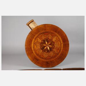 Intarsierter Beistelltisch