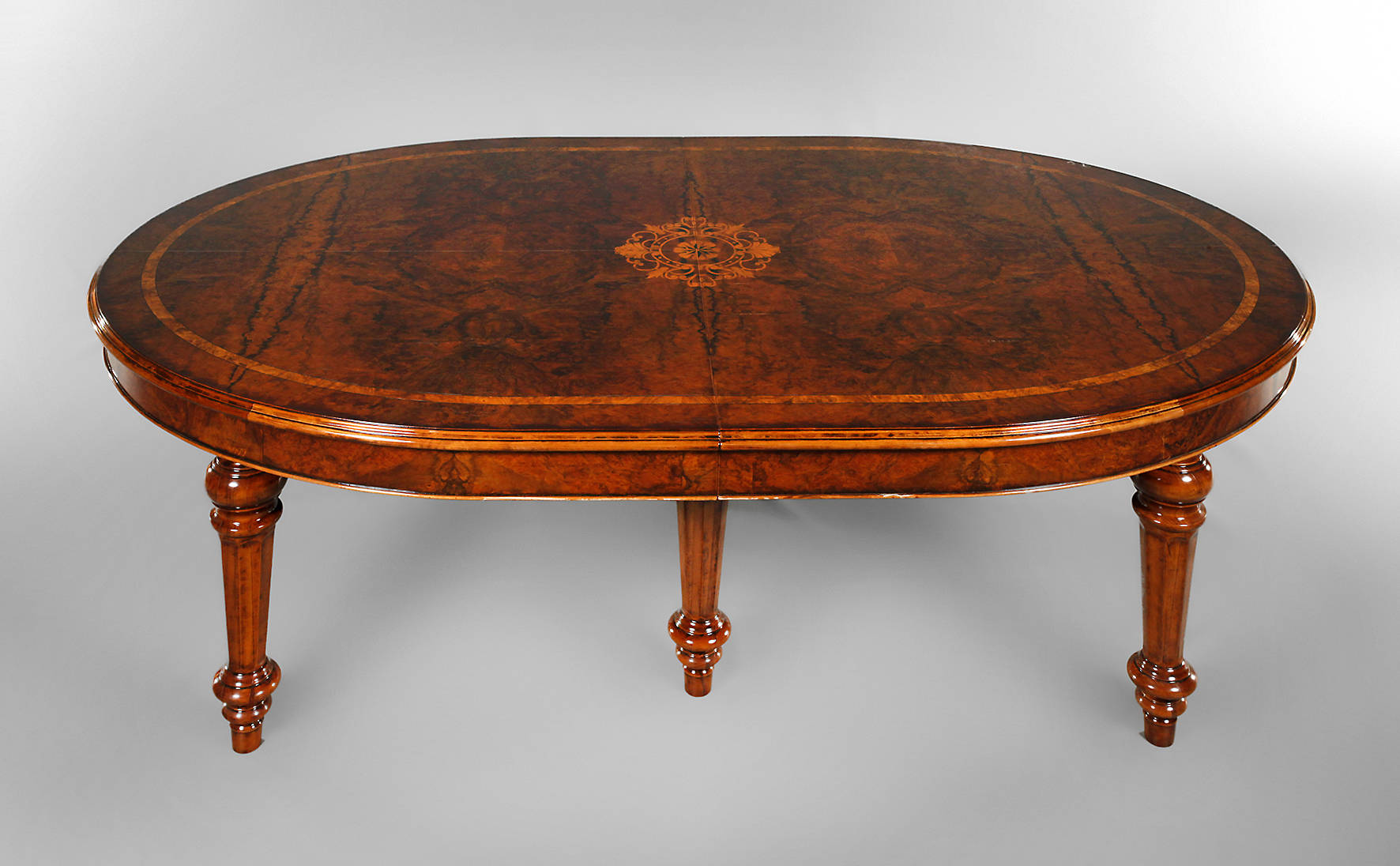 Übergroßer Auszugstisch