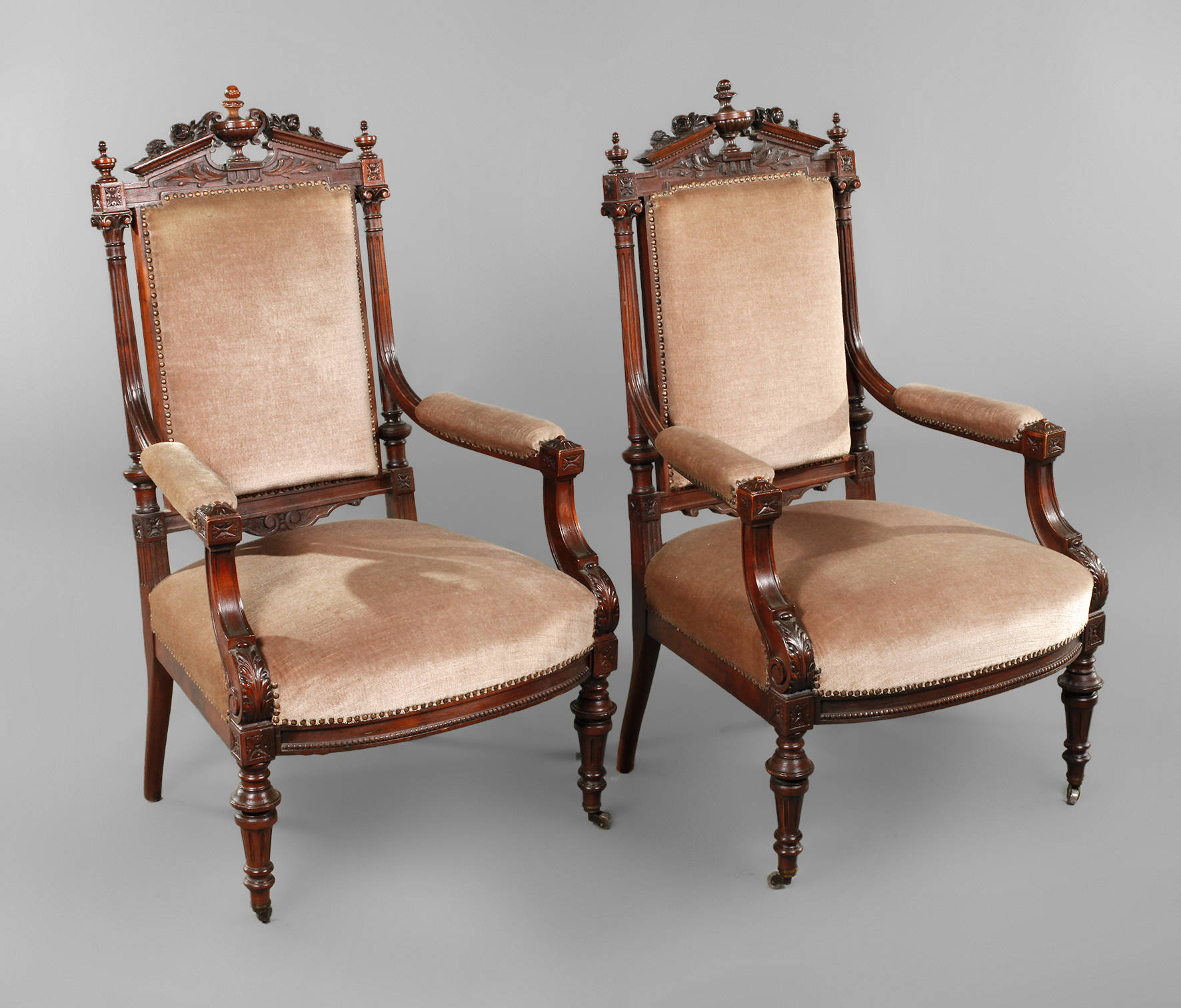 Zwei Sessel Gründerzeit