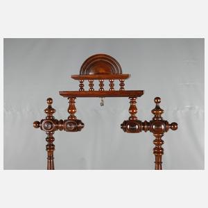 Ständer mit Vogelkäfig