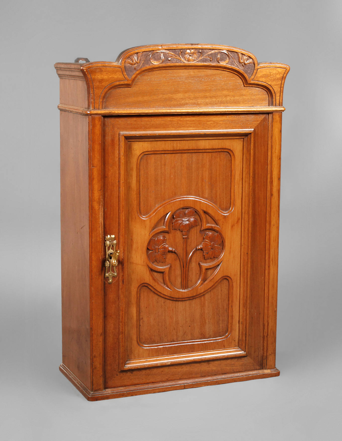 Jugendstil-Wandschrank