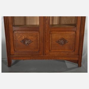 Doppelschreibtisch und Bücherschrank