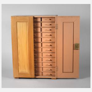 Uhrmacherschrank