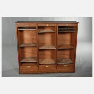 Dreitüriger Rollschrank