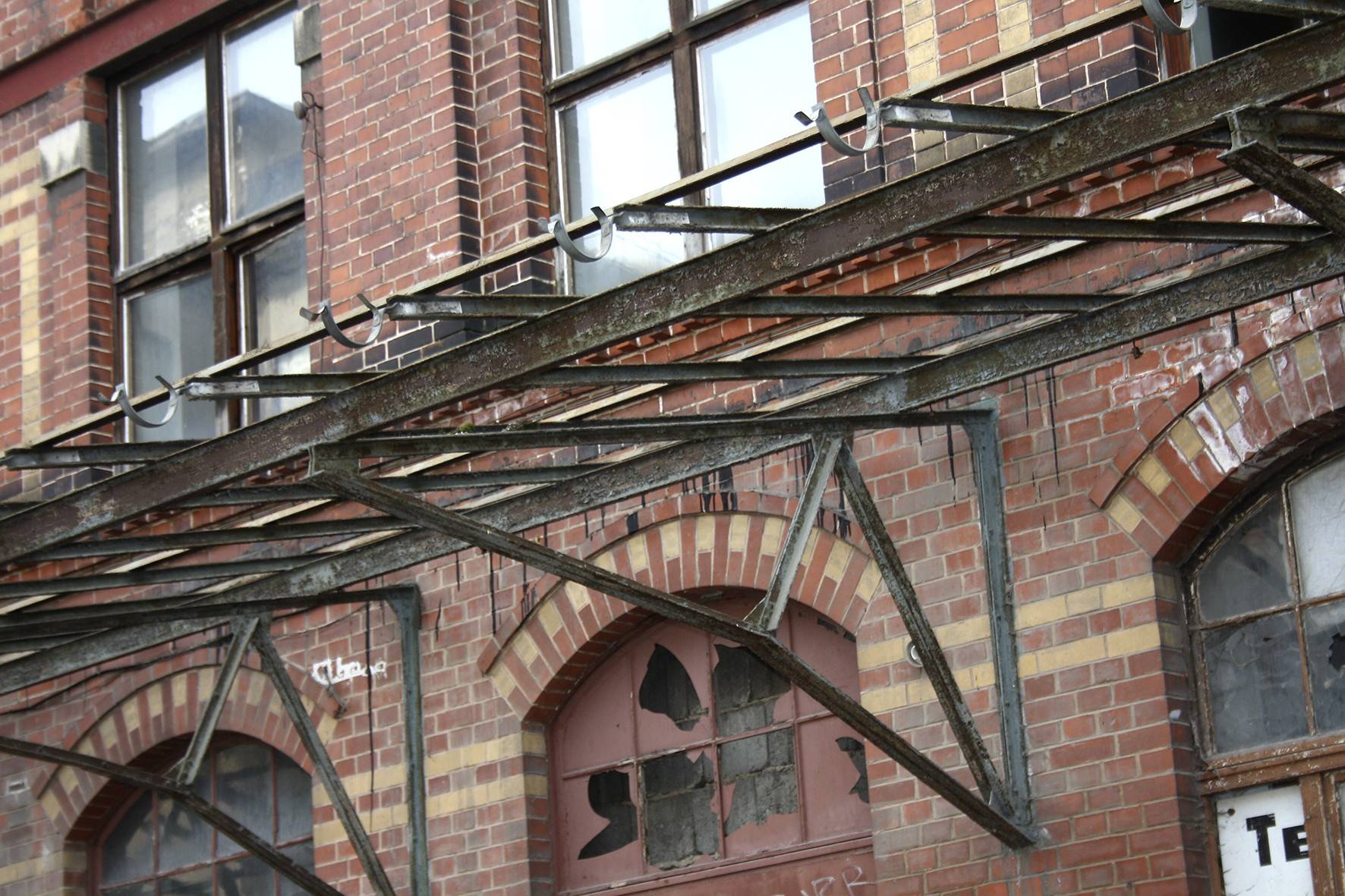 Vordach aus Industrieanlage