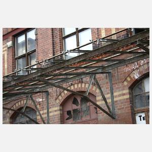 Vordach aus Industrieanlage